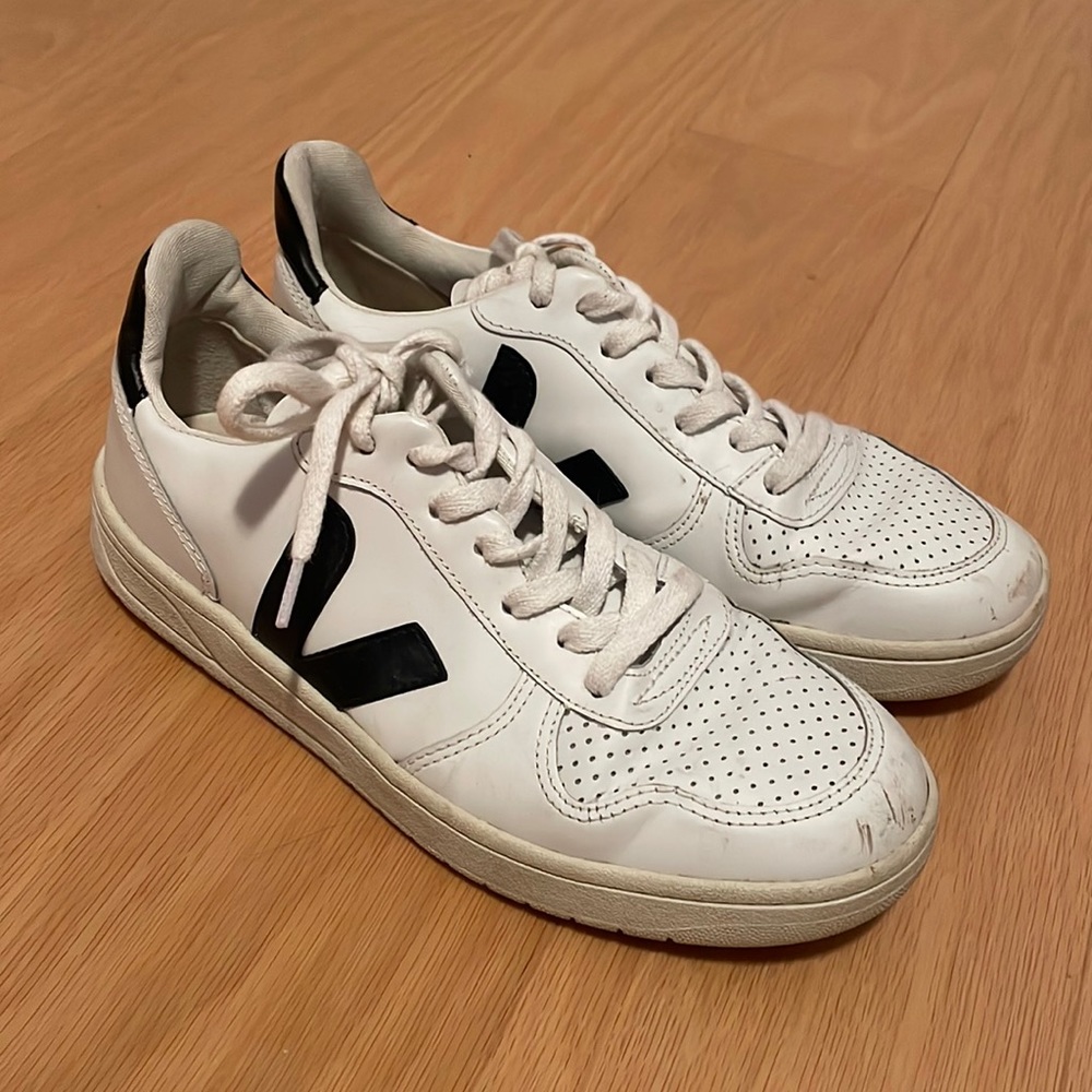 Veja v-10 sneaker